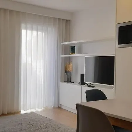 Light Brown 阿威罗